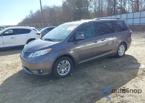 2016 Toyota Sienna Xle 8 Passenger z USA, uszkodzony, nr VIN 5TDYK3DC9GS697680